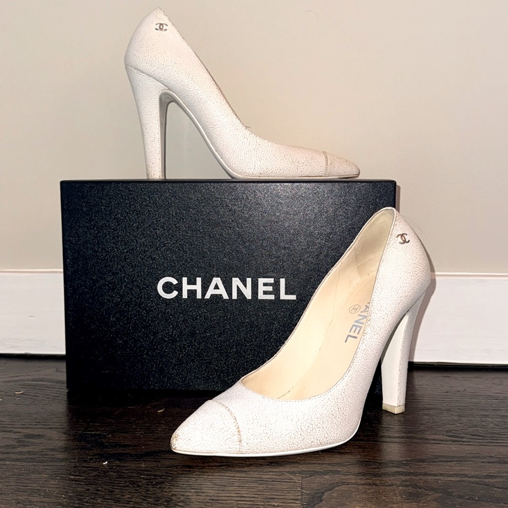 Chanel 2014 Interlocking CC Logo Pumps SZ 38